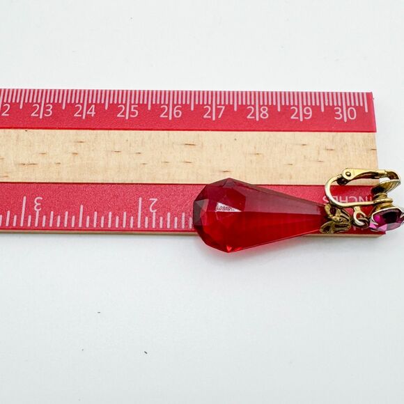 Vintage Red Glass Dangle Earrings Faceted Drop Clip-On Gold Tone 1950s Style - Picture 9 of 9